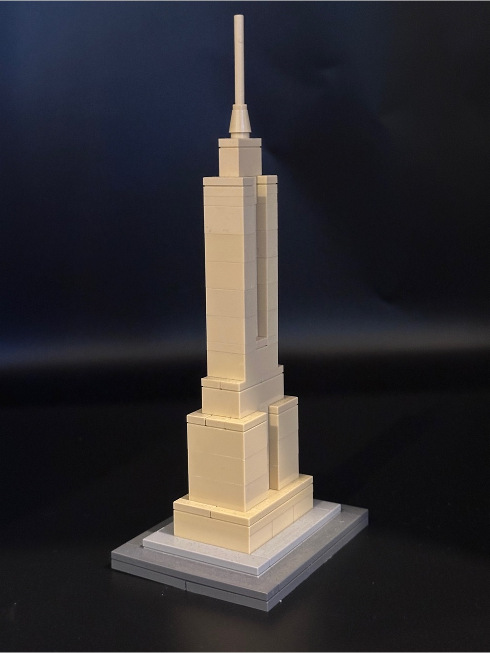 LEGO Style Empire State Building Architecture Build - Picture 3 of 5